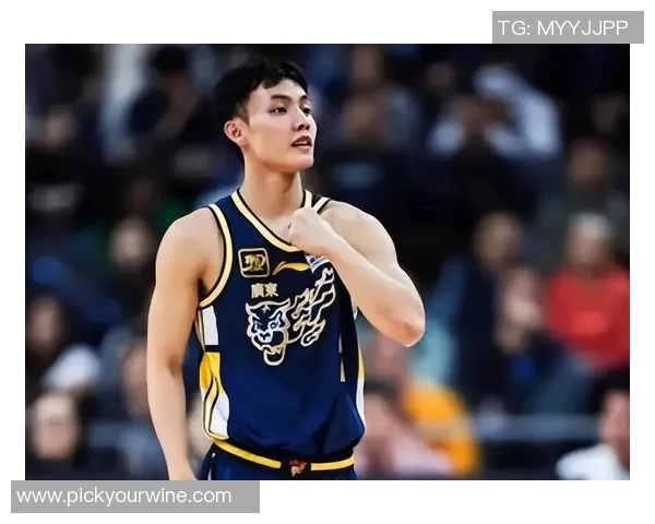 广东男篮对决上海莫兰德全力防守洛夫顿徐杰肩负重任悬念迭起引人关注